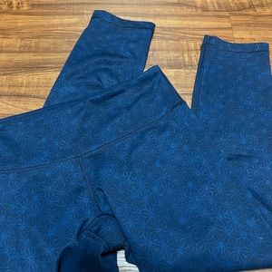 LULULEMON mid-calf leggings size: M